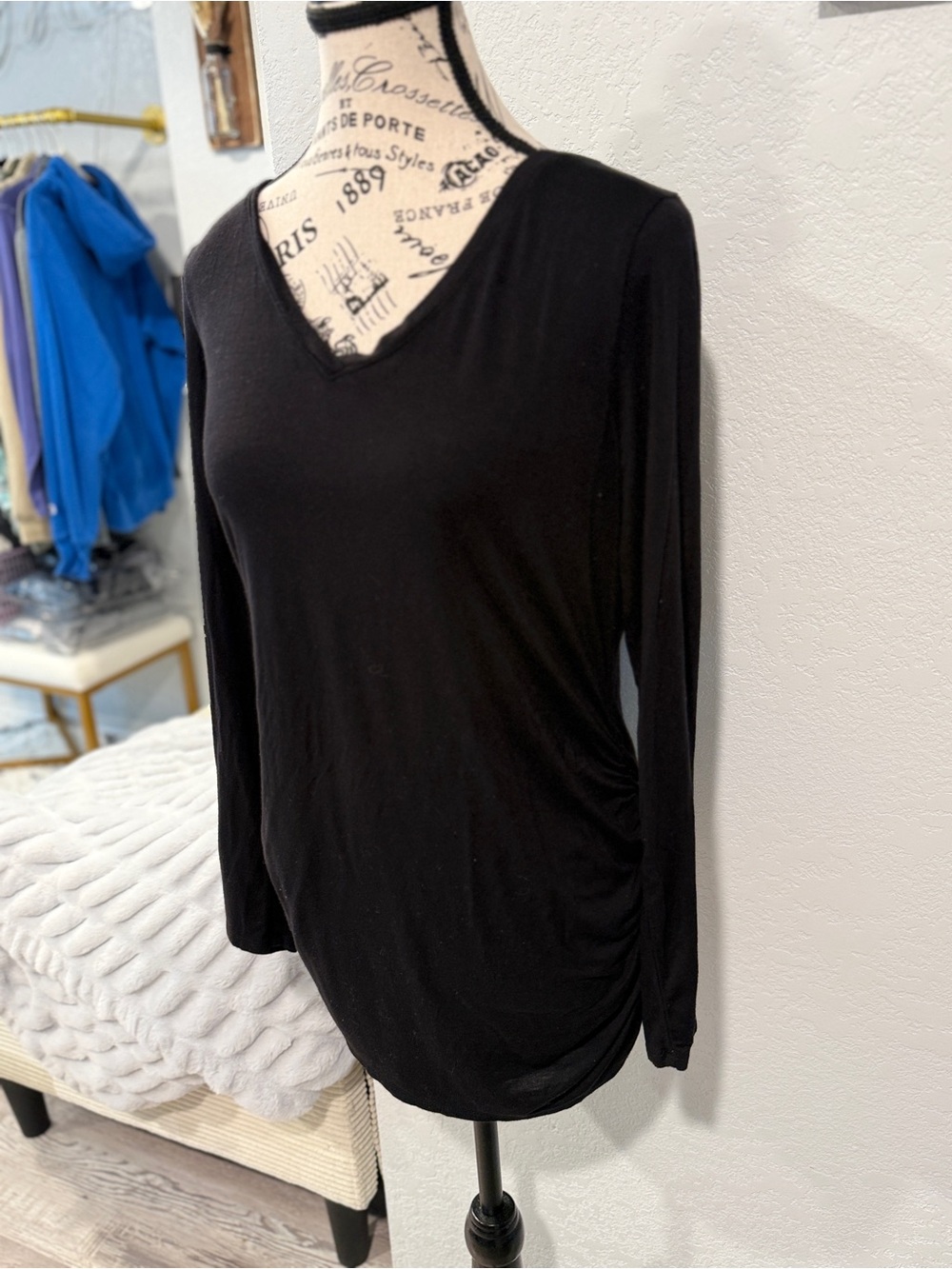 Motherhood Maternity Black Ruched Side Long Sleeve Top Size Medium - Picture 3 of 6